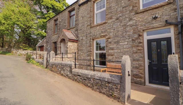 2 HIGH LANE TERRACE, character holiday cottage in Kirkby Stephen