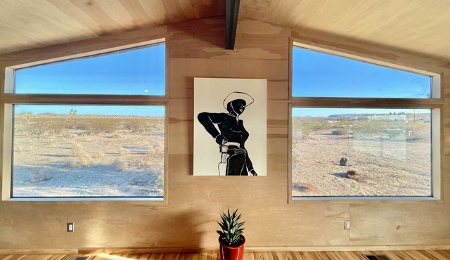 2 Home Desert Estate on 6 Acres w/5 Bedrooms, 3 Bathrooms, 2 Hot Tubs & Grilln