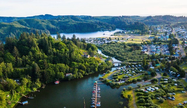 2 Homes-14 Acres+2 Spas +Lake Access+Kayaks