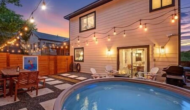 2 Homes-16 Guests-POOL-ARCADe-Large Backyard-Grill