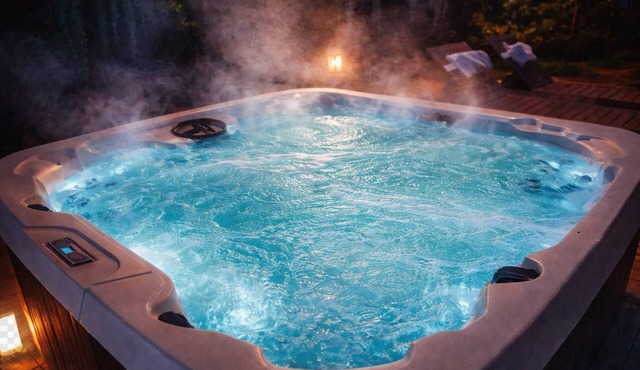 2 Homes! - 4 MN to Madiera BCH - Hottub - HTD Pool