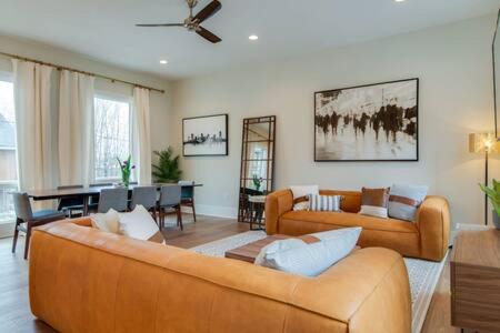 2 Homes, 7BR Rooftop Getaway In Trendy Town Near Downtown, 5 Mins to Nissan Stadium, Less than 10 Mins to Broadway, 24 Hr Hospitality, Great for Groups