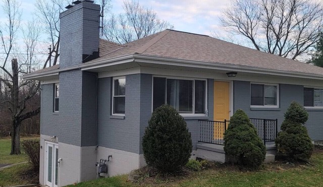 2 Homes for large group/Hot Tub & Close to all