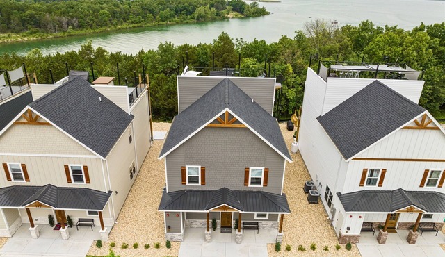 2 Homes for Spring Break! Arcade, Decks, LakeViews
