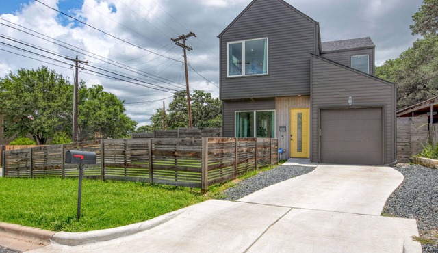 2 Homes in 1! Centrally located near SoCo