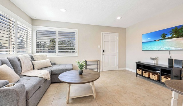 2 Homes in 1! | Sleeps 18 | 10 Min to Zoo & Beach