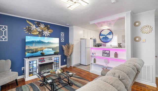 2 Homes in 1, Sleeps 8, Nintendo, Interactive LED Art, Big Parking, EV Charger