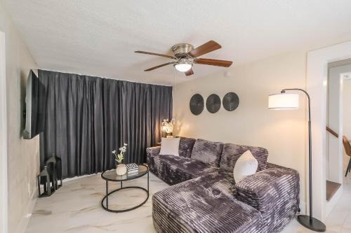 2 Homes In Houston Heights 6 Rooms Sleeps 16