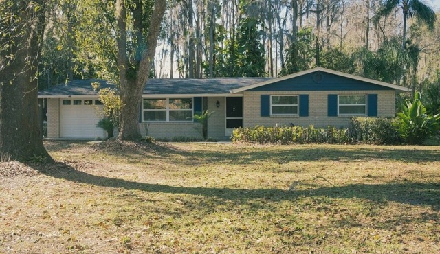 2 homes in Lutz - one on lake, one approximately 1/2 mile away.