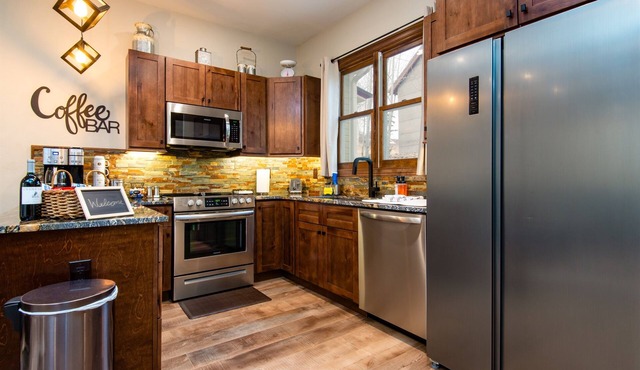 2 Homes! MTN Views*Hot Tub*Game Room