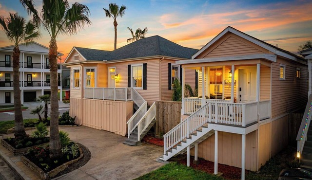 2 homes + pool & hot tub. Walk to beach!