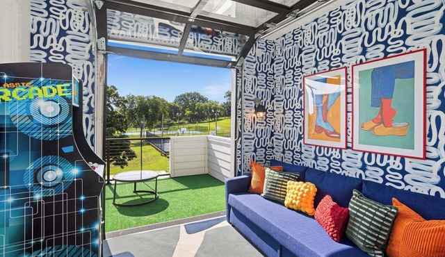 2 Homes-Sleeps 24 | Downtown Great for Big Groups!