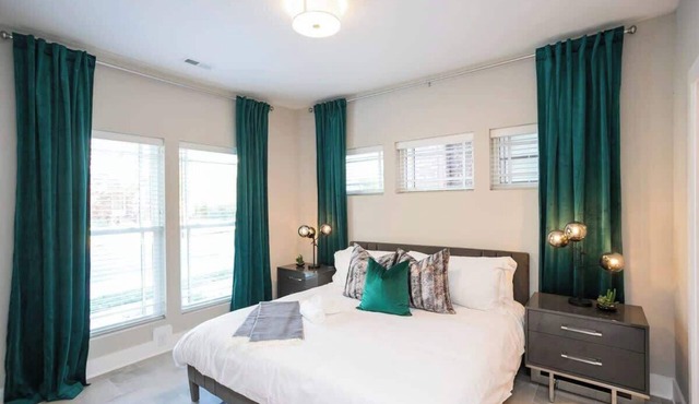 2 Homes-Sleeps 24-Roof Decks-Grills Near Broadway
