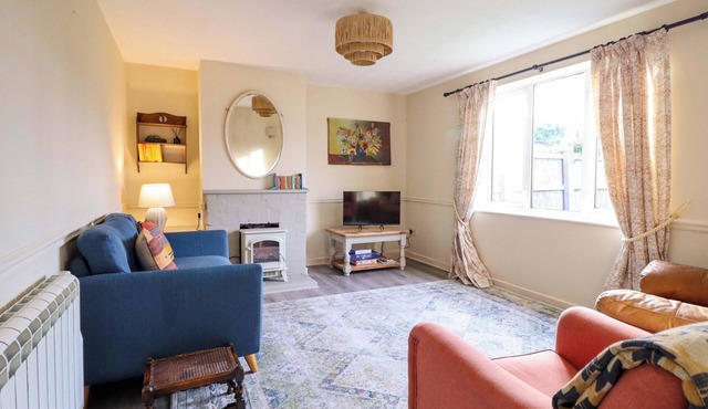 2 HORSESHOE ROAD, pet friendly, with a garden in Chirbury