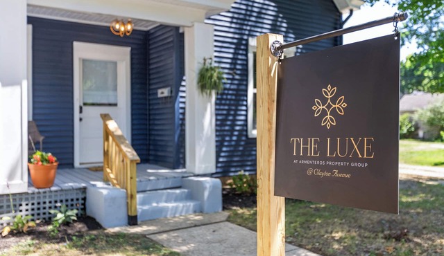 2 Hot Tubs/Private Bar/Pickleball & Basketball Ct/2Kitchens/5 Full Bathrooms