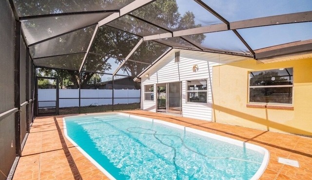 2 houses 5bed 4bath heated pool prime location