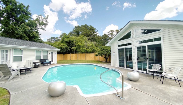 2 HOUSES! Dreamy Villa & Tiny House! Large pool!