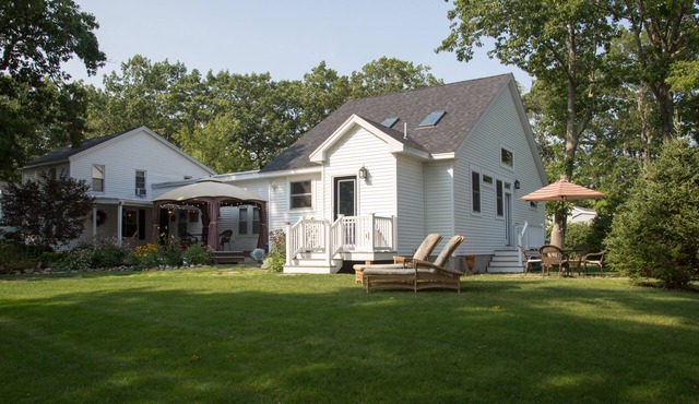 2 HOUSES IN ONE. ROOM TO SPREAD-OUT!