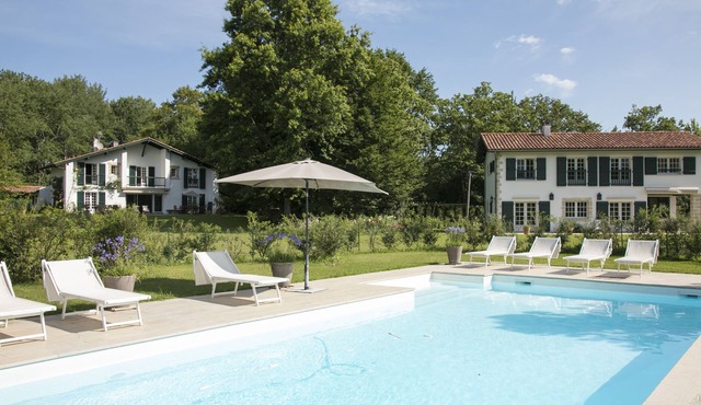 2 houses on 65.000 sq ft closed/18p Outstanding view Climatisation Heated pool