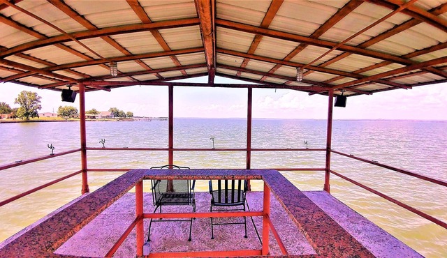 2 Houses, Waterfront, Gated, Kayaks, Canoe, 317 FT. Shaded Concrete Fishing Pier
