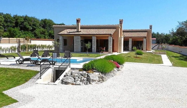 2 houses with pool on the east coast of Istria