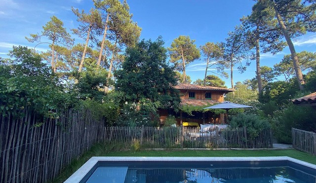 2 houses with swimming pool/capacity of 18 people