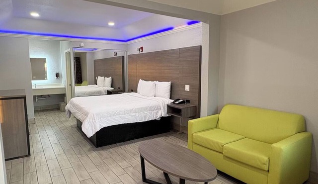 2 Houston Rooms w/Free Parking | Near Sam Houston Race Park – 1.6 miles away