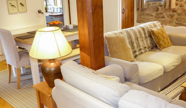 2 HUXTABLES, pet friendly, character holiday cottage in North Molton