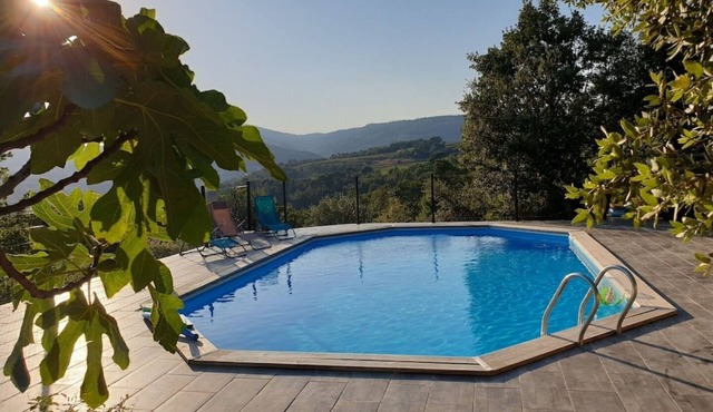 2 independent cottages for rent, sleeps 6, ideal for 4