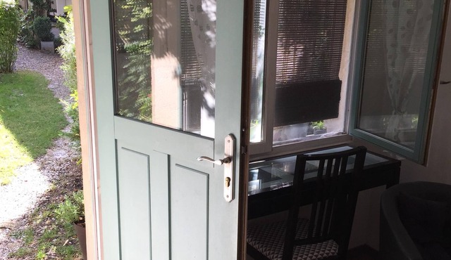 2 independent guest rooms in DIJON. Breakfast included.