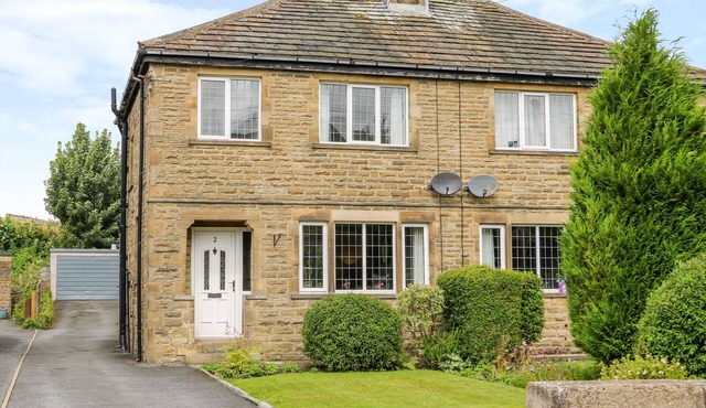 2 INGS AVENUE, pet friendly, with a garden in Settle