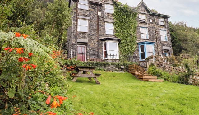 2 ISYGRAIG, pet friendly, country holiday cottage in Corris