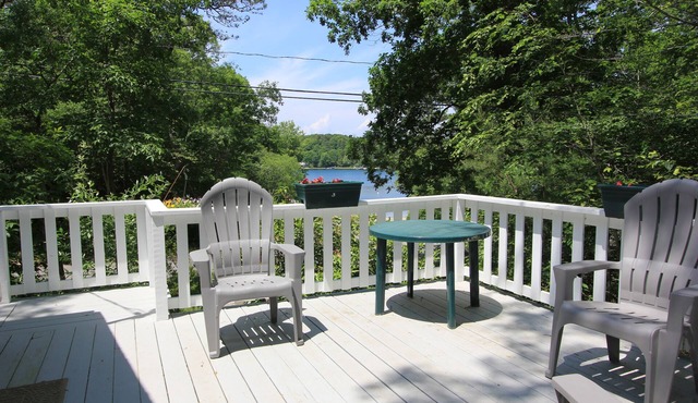 2 John Ewer Rd - Cozy cottage near Peters Pond w. water view & A/C