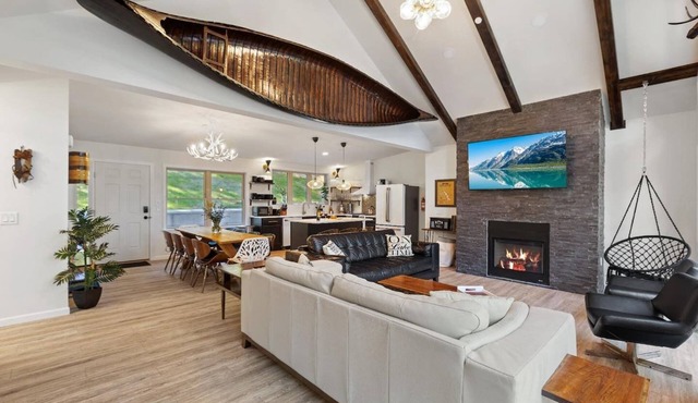 2 Kayaks & 1 Canoe To Explore The Lake * Private Dock For Your Boat!* Disney+*Grill