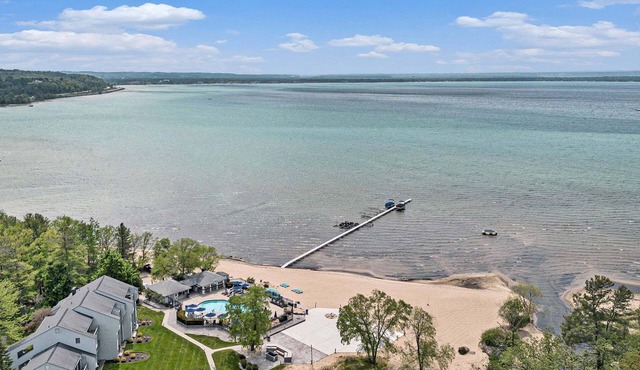 2 King BDR with a Loft Golf Course 5569