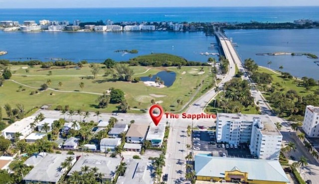 2 King Bed/2 Bath Spacious Apt-3 min from the beach!