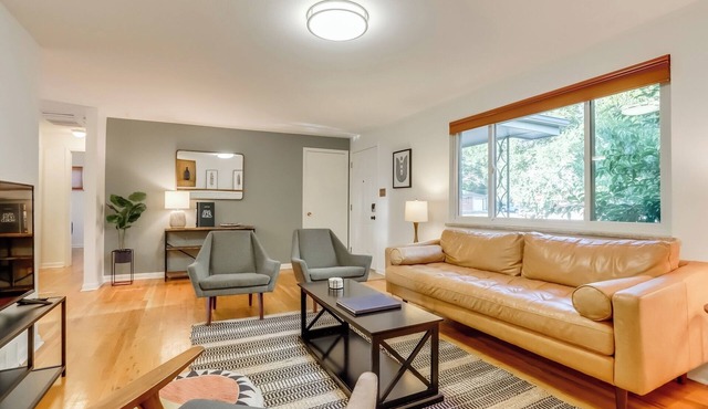 2 King Bed l Upper Unit Duplex