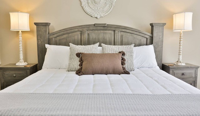 2 King Bed Master Suites and 1/2 Mile from Chief Ladiga Trails and Elwell Park