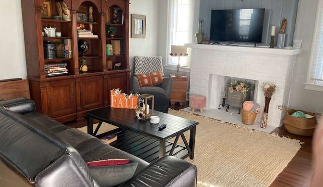 2 King Bedrooms, 1 twin bed, 1 full bath Country Club Cabana