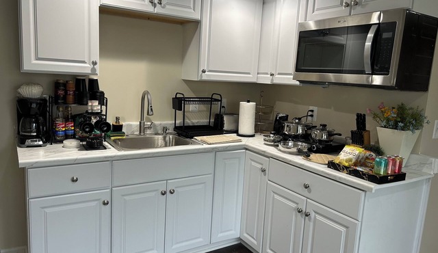 2-King Beds bedrooms house in Manassas with Playroom & full amenities provided