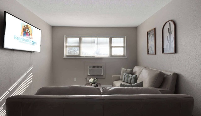 2 King beds in KC: Newly remodeled and Relaxing