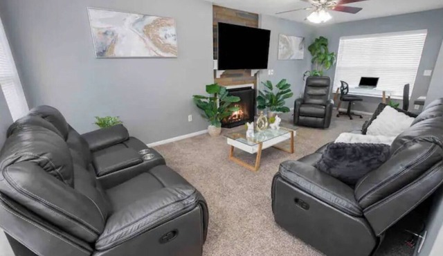 2 King beds; The Sunset house/4bd/2 1/2 baths