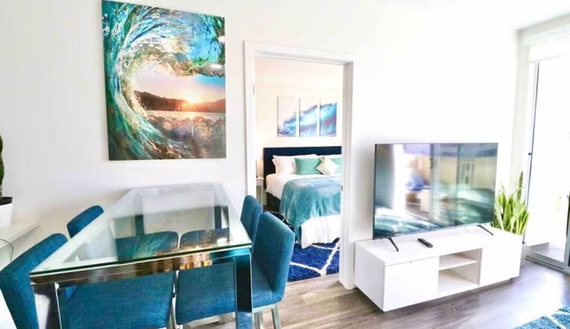 2 KING BEDS Walk to PIER, BEACH & 3rd St PROMENADE