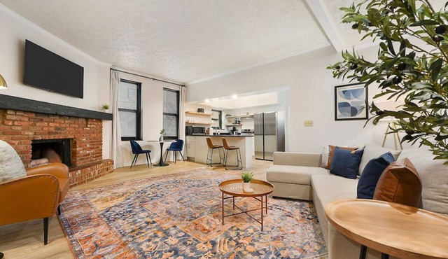 2 King Beds, Walkable Condo in Mexican War Streets