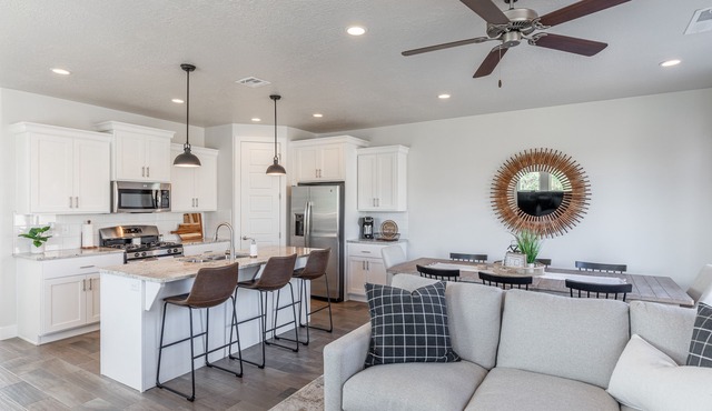 2 King En Suites - 3BR on 18th w/Fire Pit + Loft