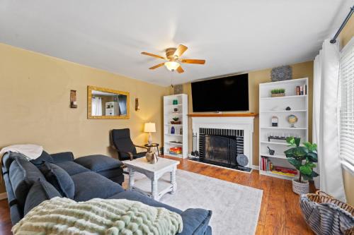 2 King Near Mill Creek Park 70 Inch TV