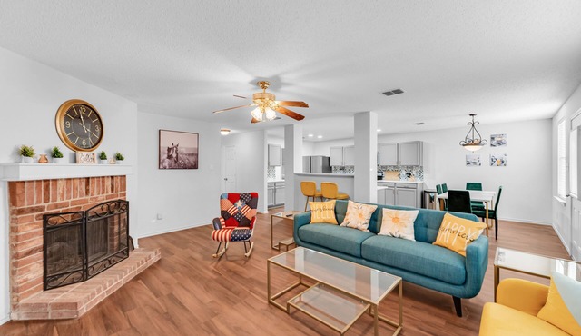 2 King ! Newly renovated w/8 beds sleeps upto 16 people