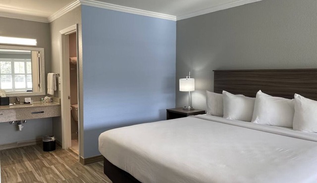 2 King Standard Rooms | Vero Beach Inn and Suites | Free Coffee and Tea
