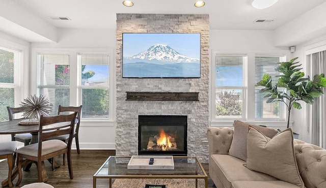 2 King Suites in Old Town | Bay Views + Patio + Garage!