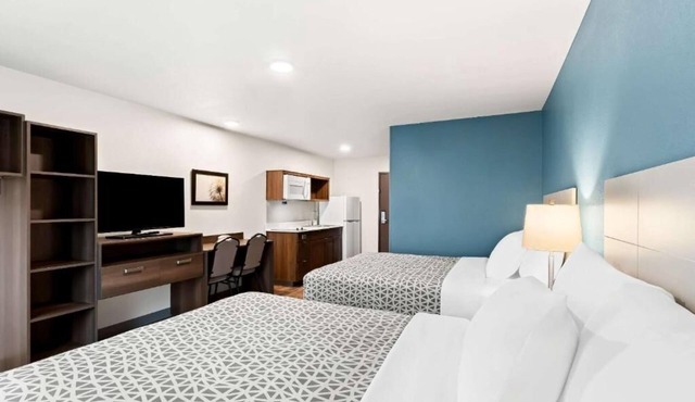 2 Kitchen-Equipped Units in Commerce City – 15 Min to Central Denver Attractions